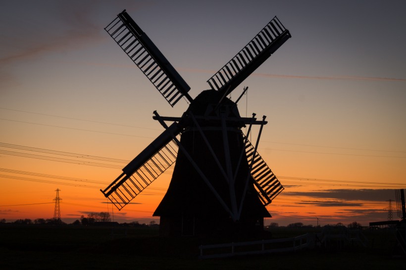转动的荷兰风车图片(14张)