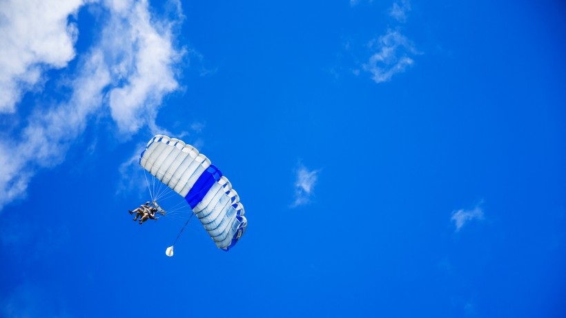 极限运动高空跳伞图片(10张)