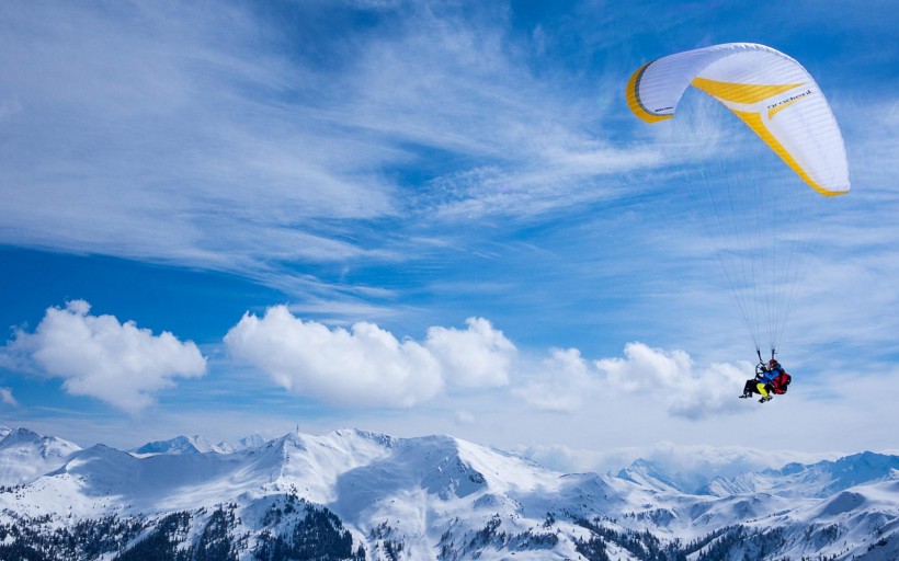高空极限跳伞图片(7张)