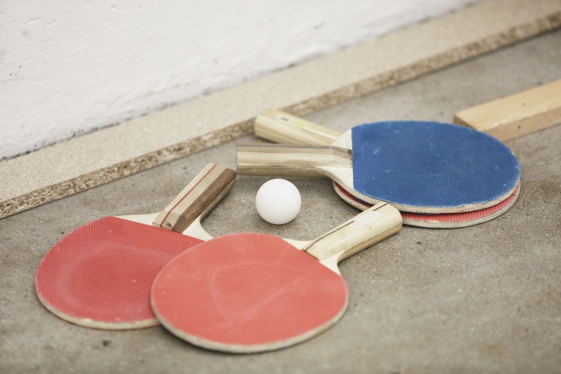 放在一起的乒乓球和球拍图片(10张)