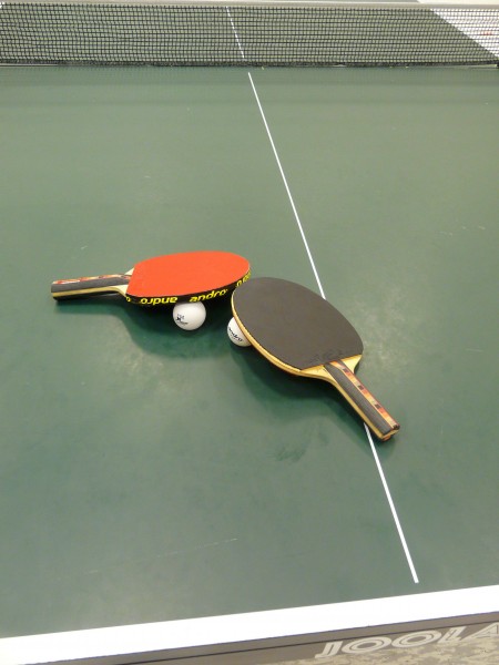 放在一起的乒乓球和球拍图片(10张)