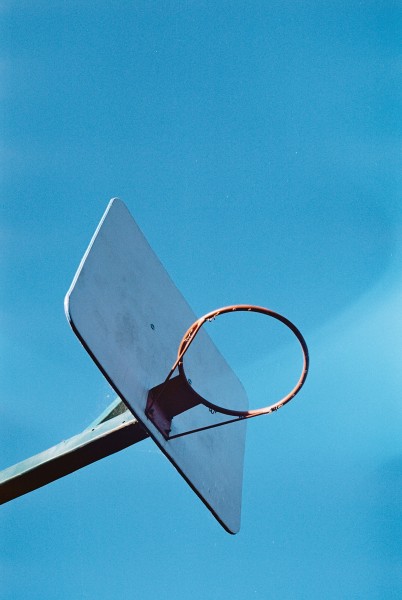 操场篮球框的图片(10张)