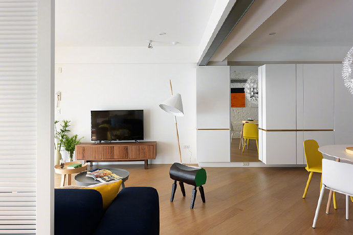 30 坪北欧风单身公寓公寓 采用开放式格局，引入大量自然光