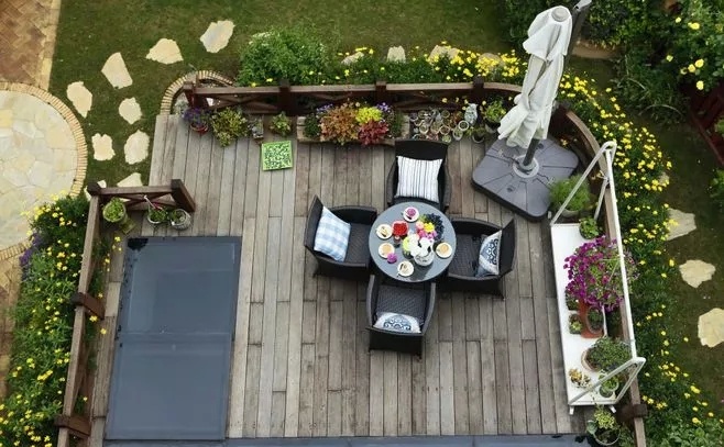 一组室外清新唯美阳台花园装修效果图