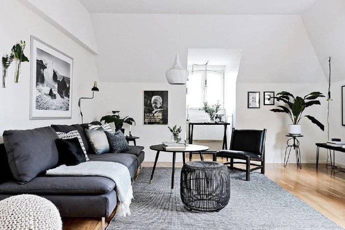 北欧风格的客厅效果：单人沙发或躺椅+北欧风格抱枕，搭配出感觉