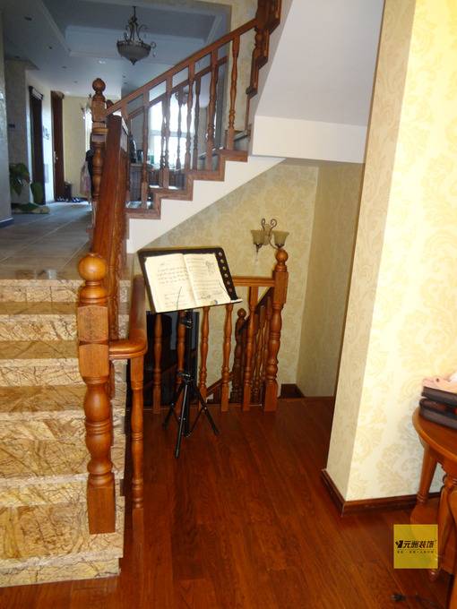美式过道楼梯设计案例