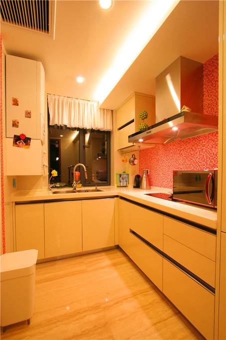 现代厨房三室两厅两卫设计案例