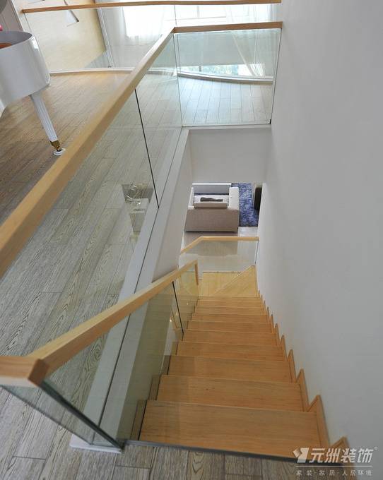 现代别墅过道楼梯设计案例展示