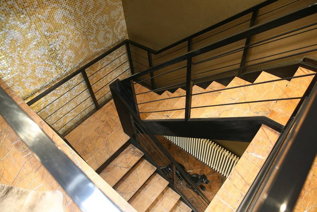 新古典别墅楼梯装修案例