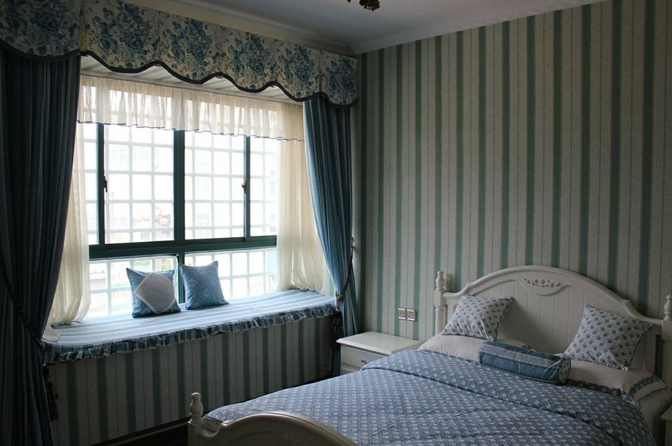 欧式卧室复式楼窗帘设计案例