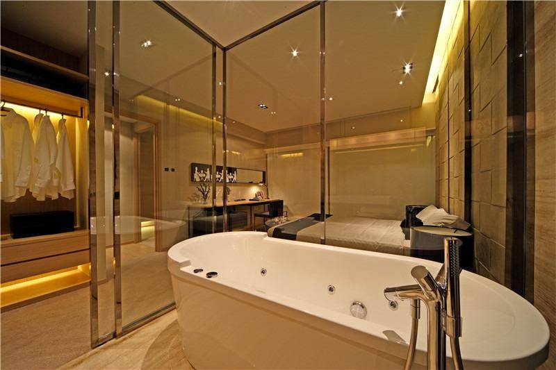 现代简约衣帽间浴室淋浴房设计案例展示