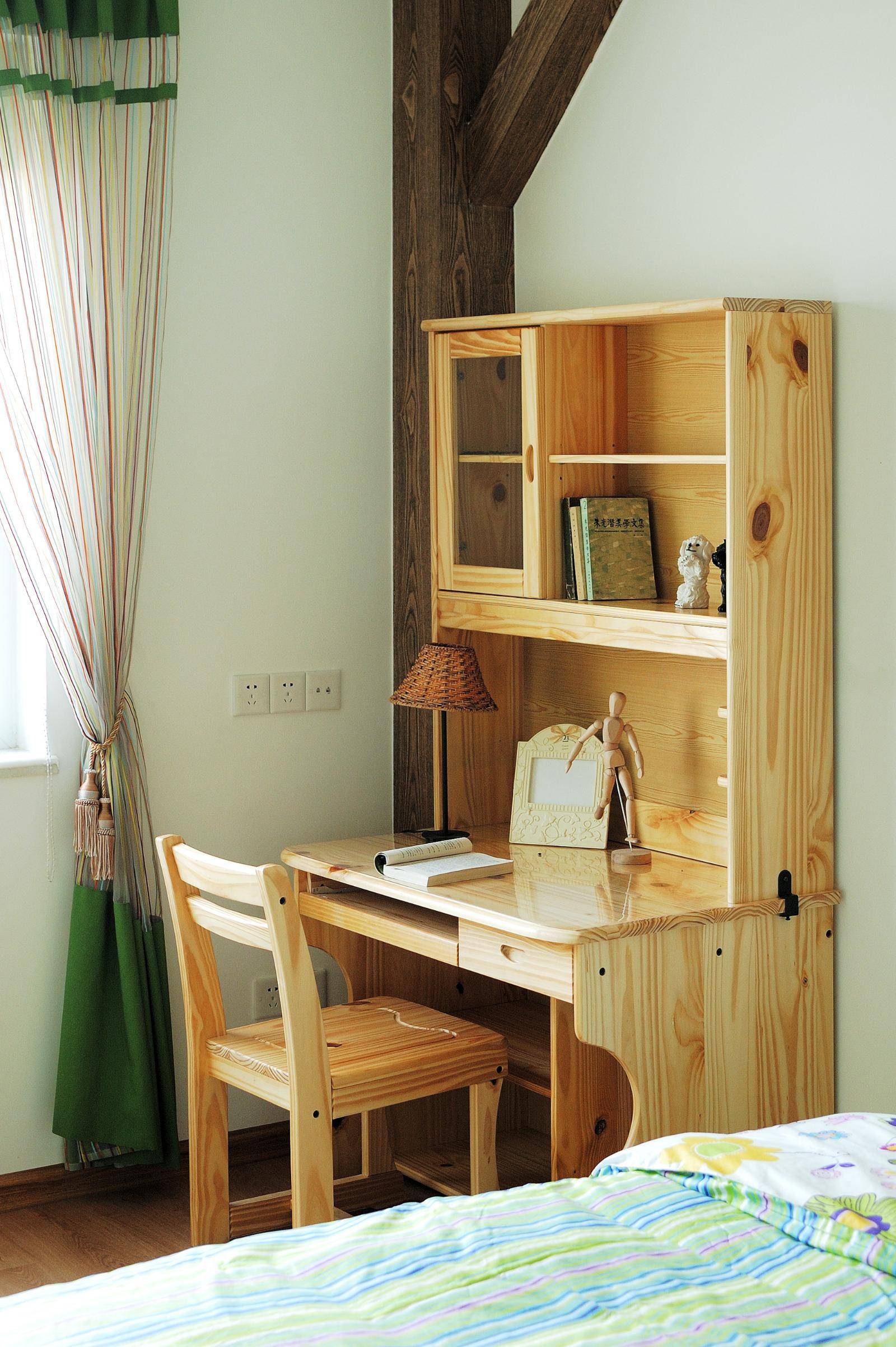 田园美式北欧卧室实木书桌案例展示