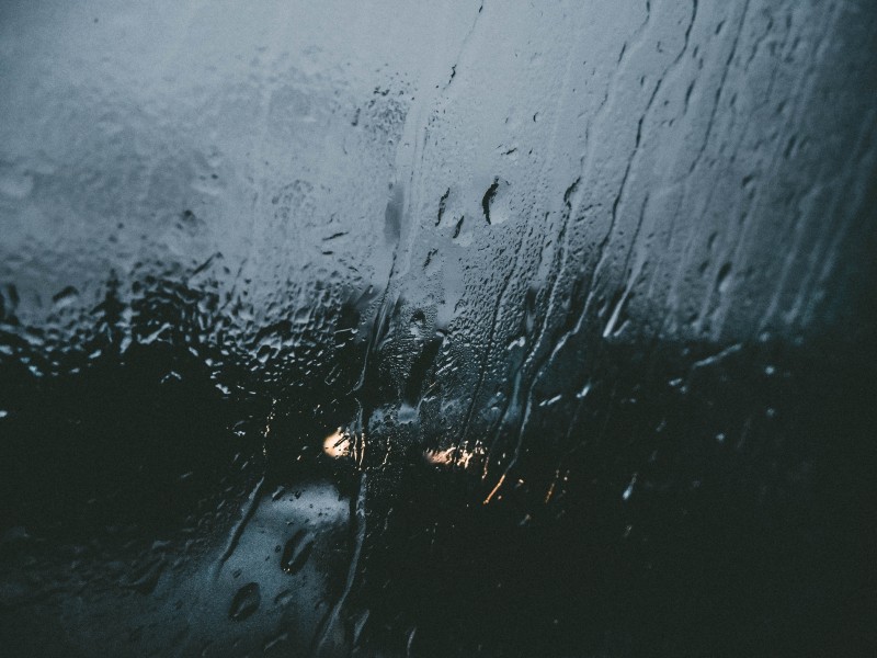 下着雨的窗外图片_15张