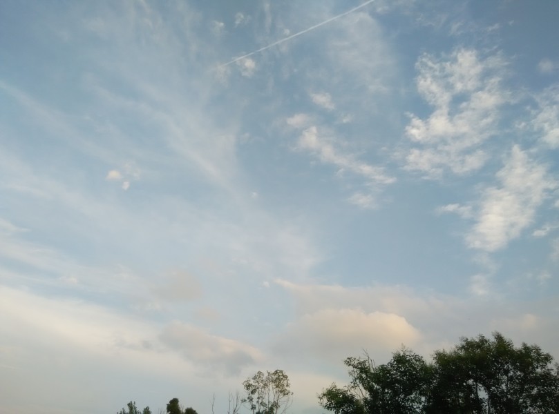 天空中飘动的白云图片(10张)