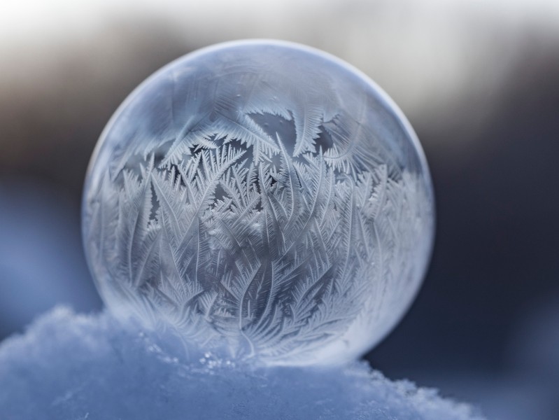 冰凝结成的圆球图片(15张)