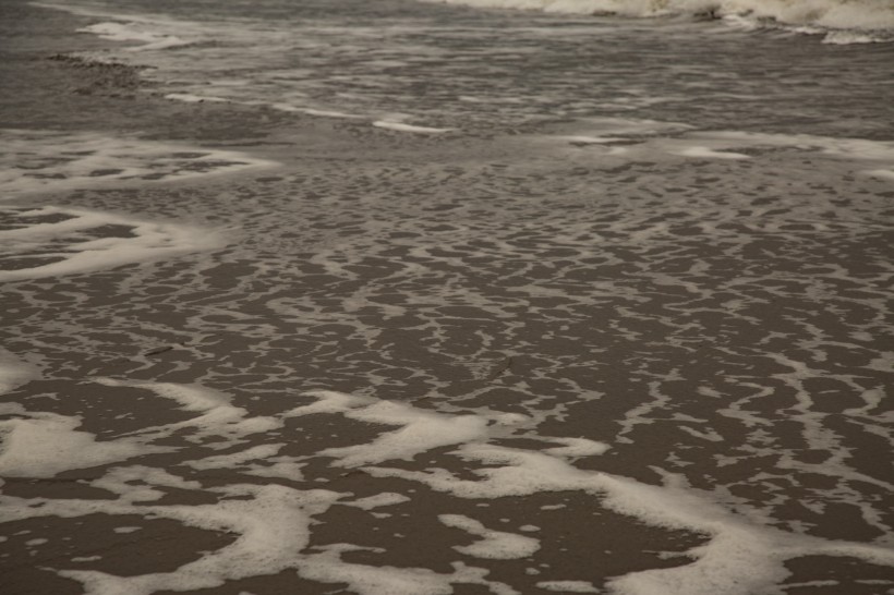 沙滩上的波浪水流痕迹图片(11张)