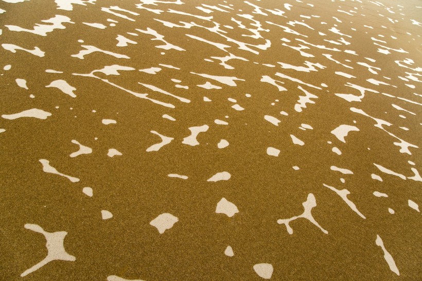 沙滩上的波浪水流痕迹图片(11张)