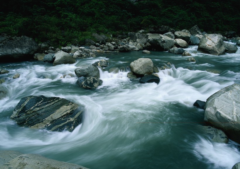 湍急的流水图片(16张)