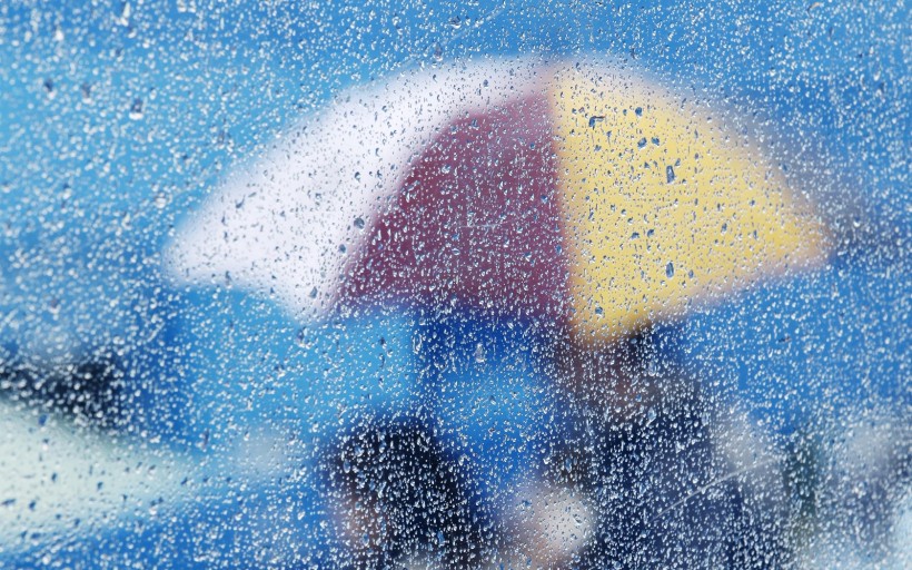 窗外的雨风景图片(8张)