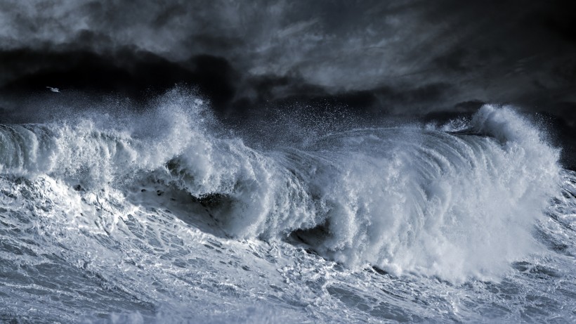 大海上的巨浪图片(15张)