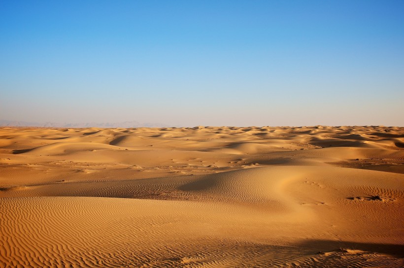 荒凉的沙漠风景图片(5张)