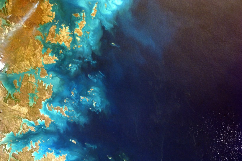 卫星拍摄的地球局部图片(12张)