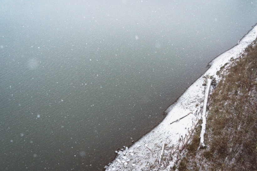 冬天下雪时的美景图片(12张)