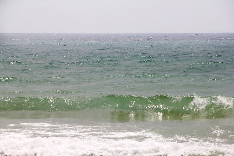 大海中的海浪图片(12张)