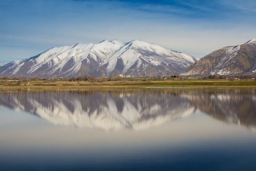 积雪的山峰图片(16张)