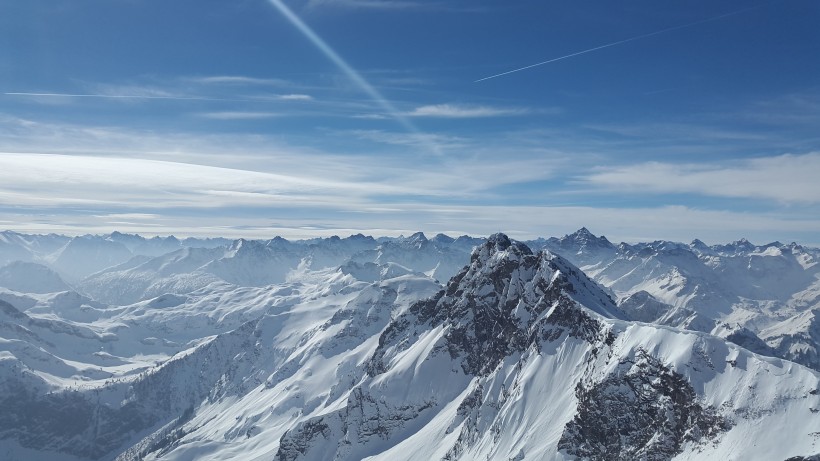 积雪的山峰图片(16张)