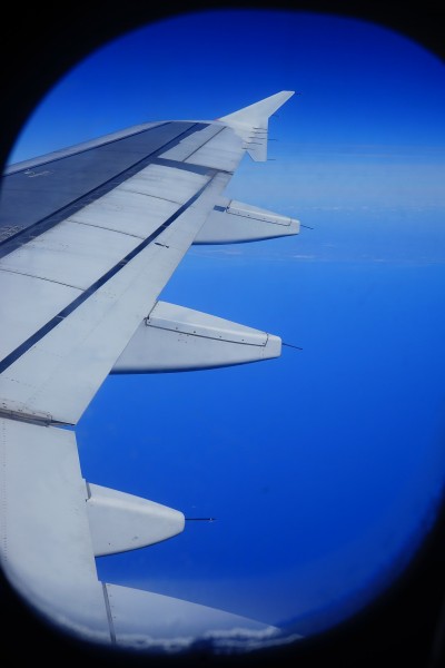 机翼下的蓝天白云图片(9张)
