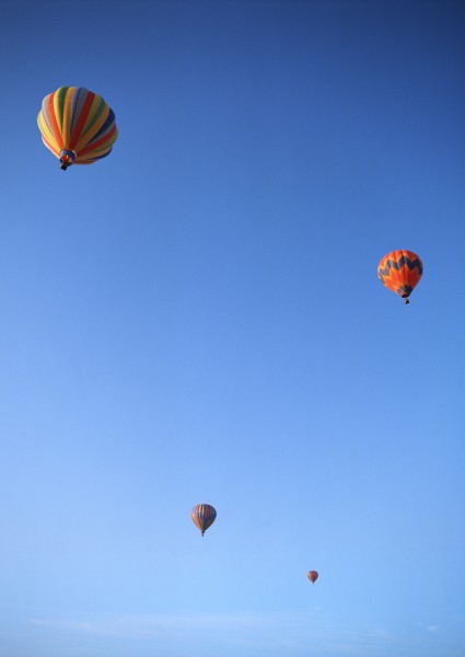 蓝天热气球图片(4张)