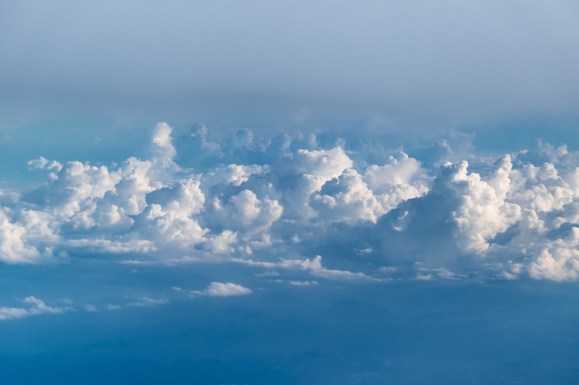 天空中变幻莫测的白云图片(10张)