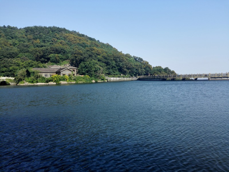 清澈的湖泊的图片(15张)