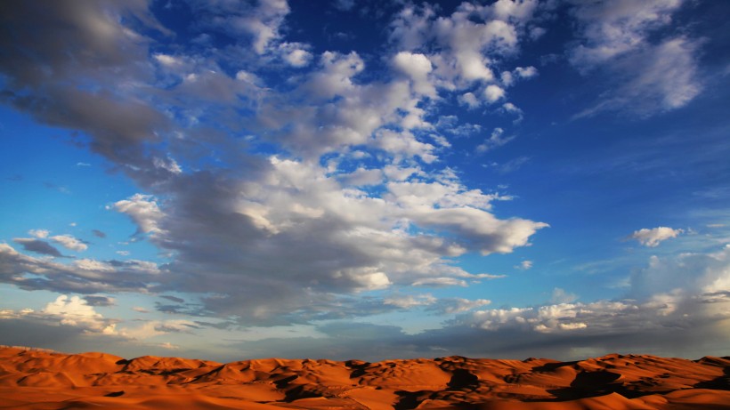广阔无垠的沙漠的图片(8张)