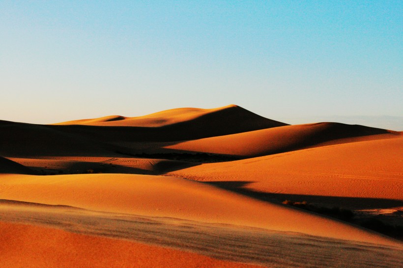 荒芜的沙漠风光图片(13张)