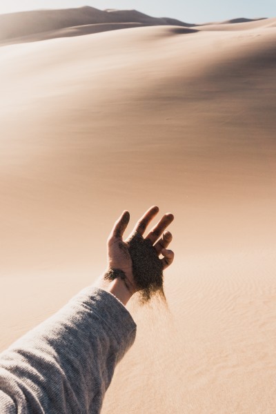 干旱缺水的沙漠图片(12张)
