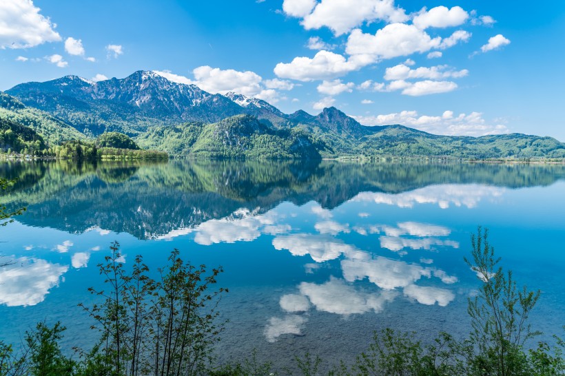 山顶湖泊景色图片(9张)