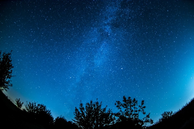 夜晚闪耀的星空图片(12张)