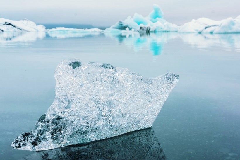 水面的冰川图片(10张)