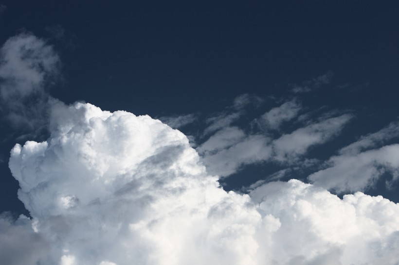 天空中的白云图片(14张)