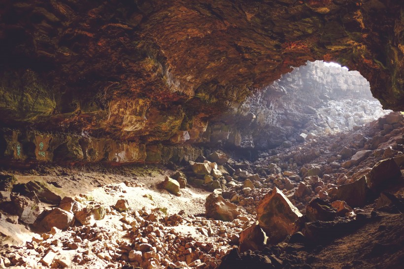天然形成的山洞图片(11张)
