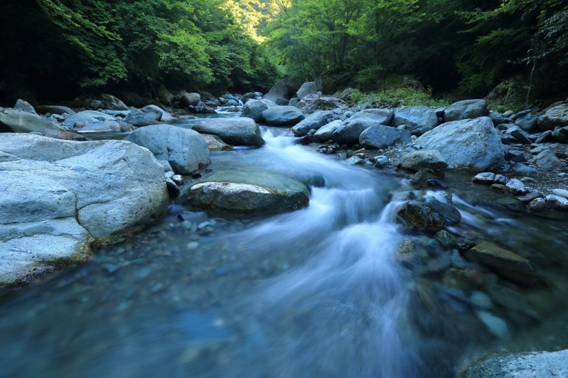 缓缓流淌的小溪图片(11张)