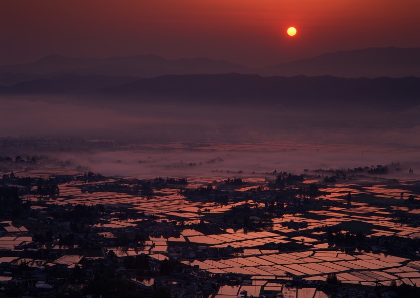 夕阳下的梯田图片(13张)