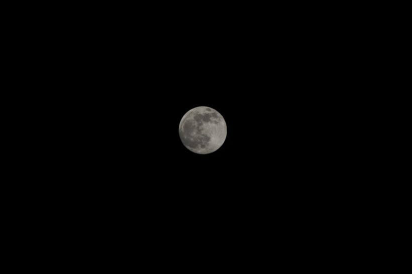 圆圆的月亮图片(11张)