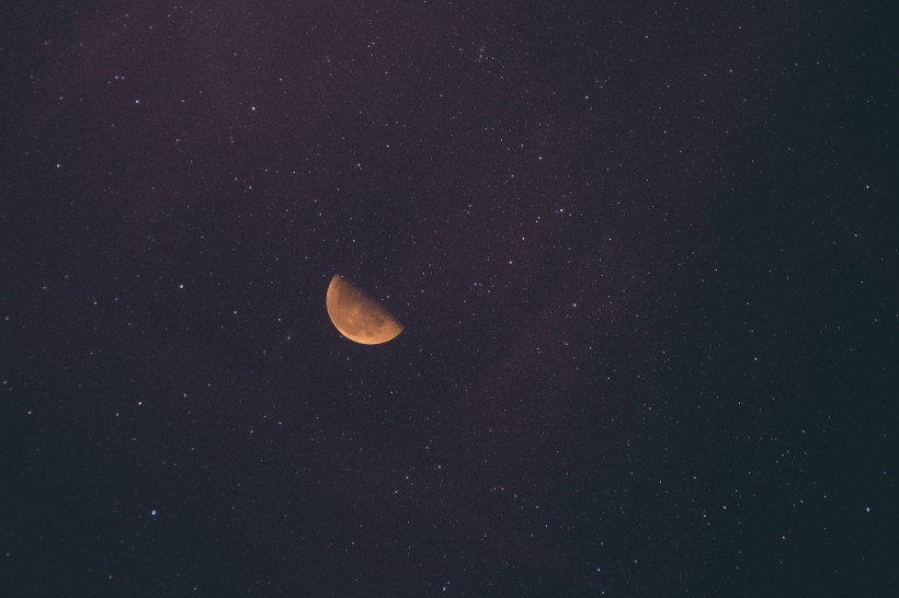 夜空中唯美的月亮图片(10张)