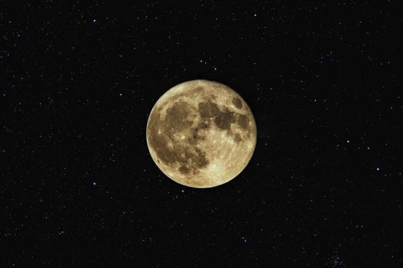 圆圆的月亮图片(13张)