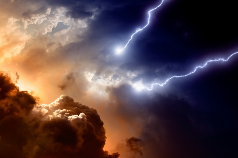 云层下的闪电风景图片(15张)