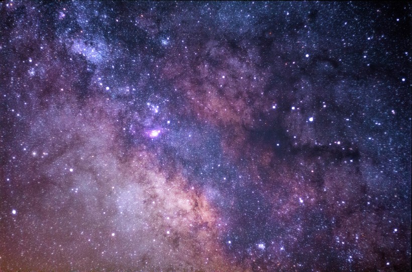 宇宙中的星云图片(14张)