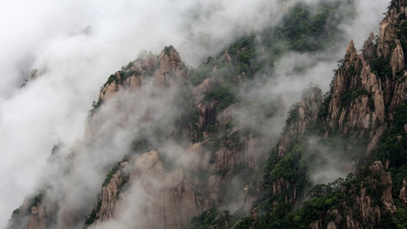 壮观的山峰图片(10张)